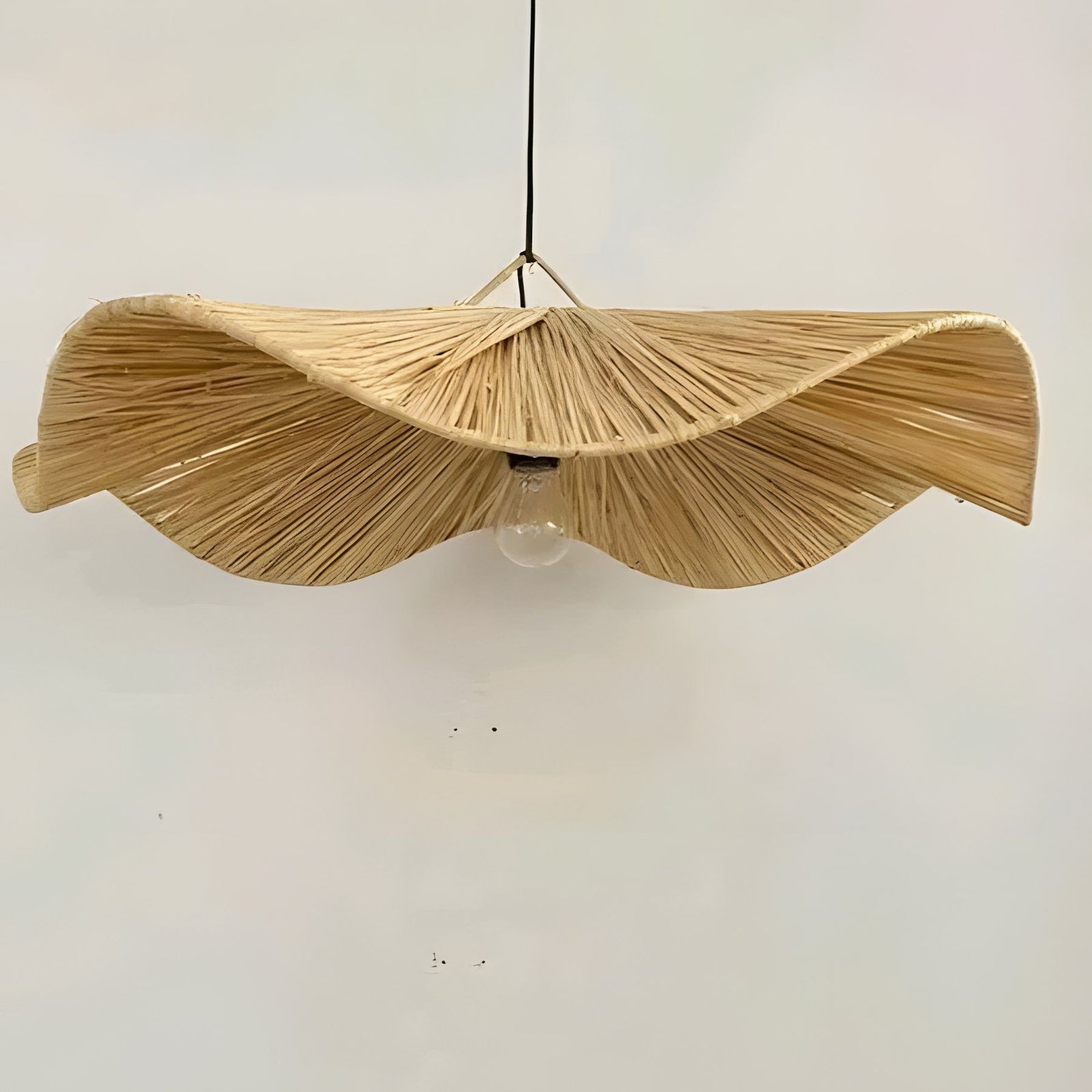Suspension en fibres naturelles tressées en forme de vague